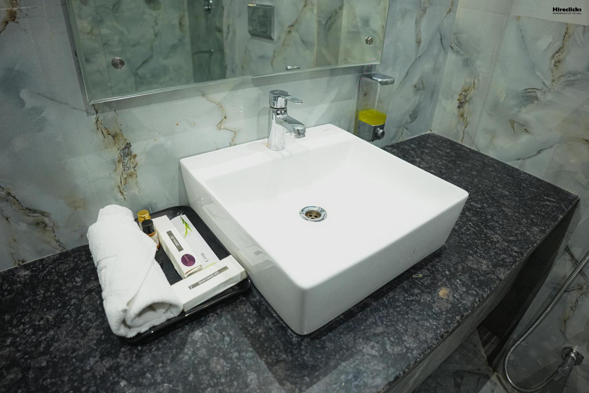 The Krati Resort & Convention Centre Bareilly Bagian luar foto