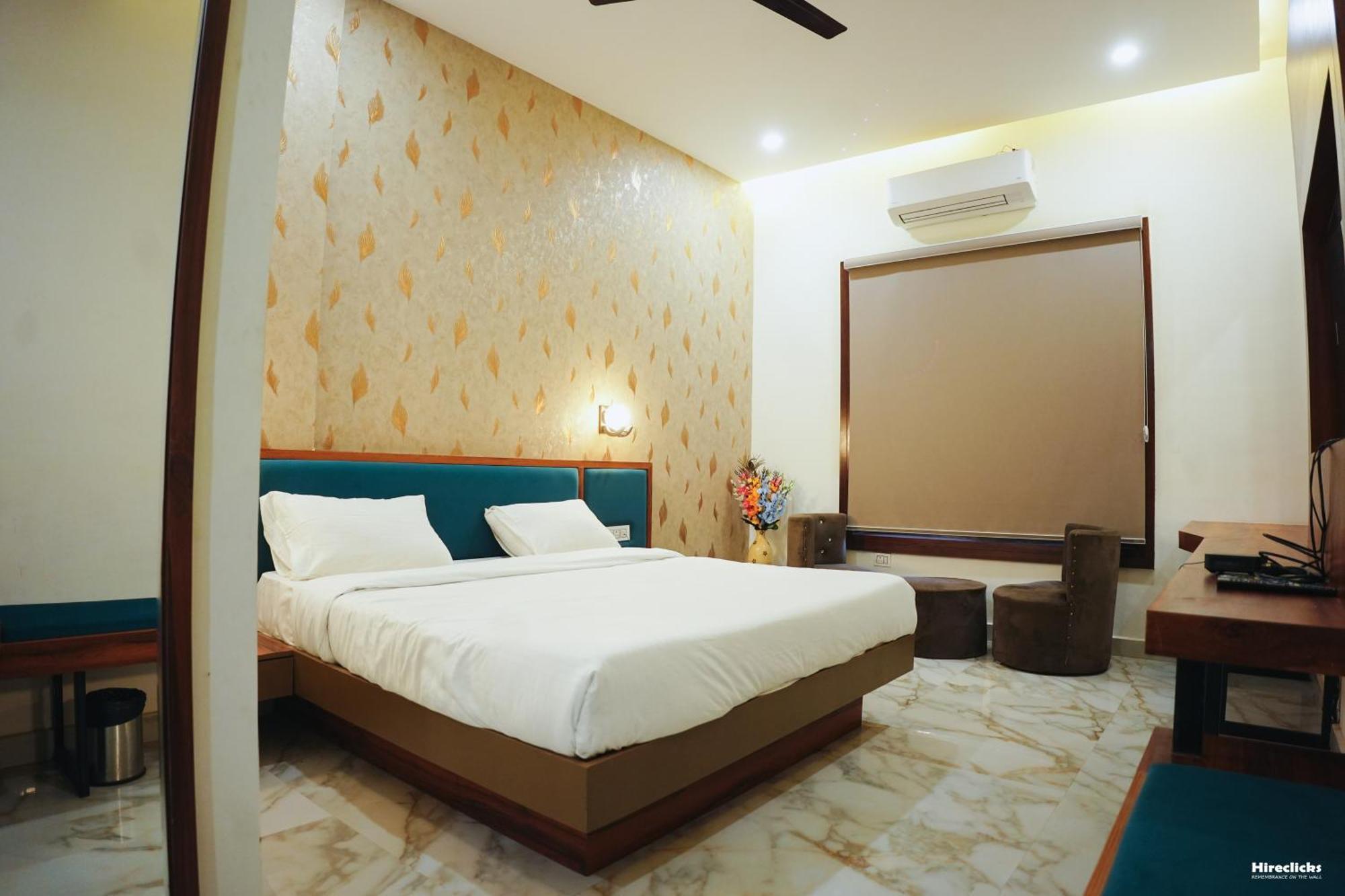 The Krati Resort & Convention Centre Bareilly Bagian luar foto
