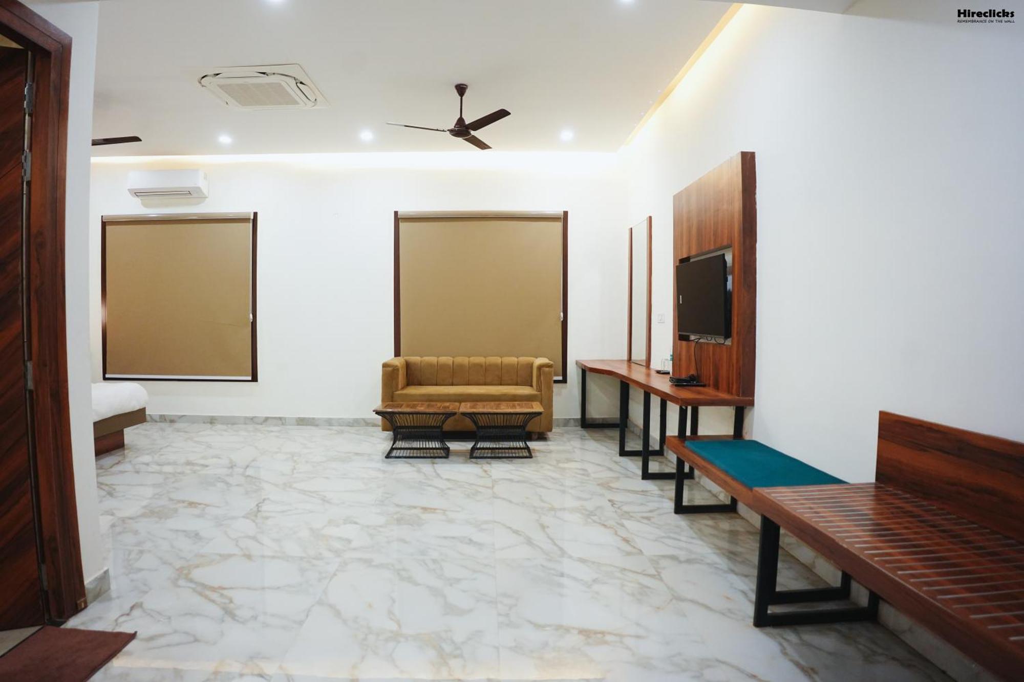 The Krati Resort & Convention Centre Bareilly Bagian luar foto