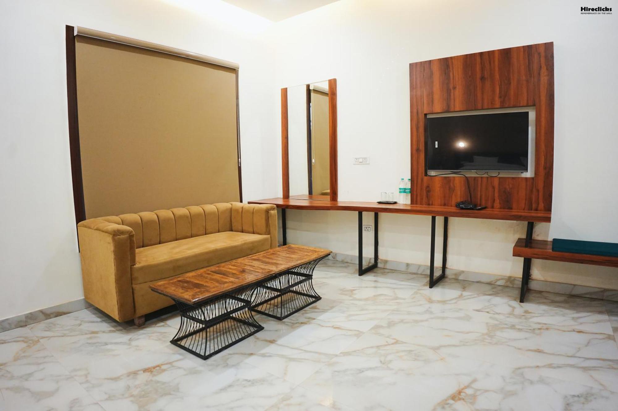 The Krati Resort & Convention Centre Bareilly Bagian luar foto