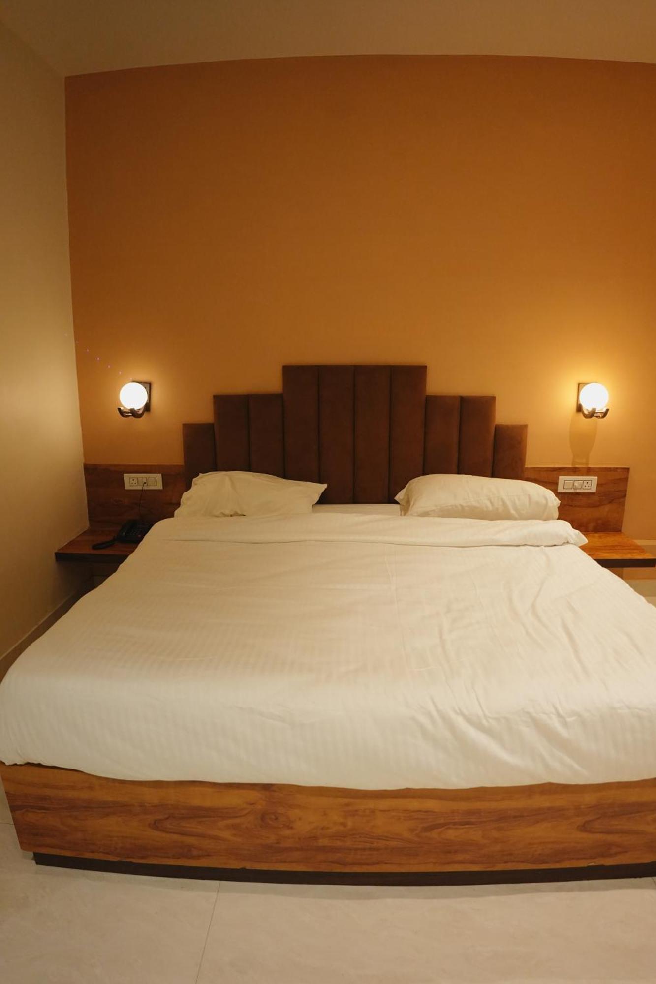 The Krati Resort & Convention Centre Bareilly Bagian luar foto