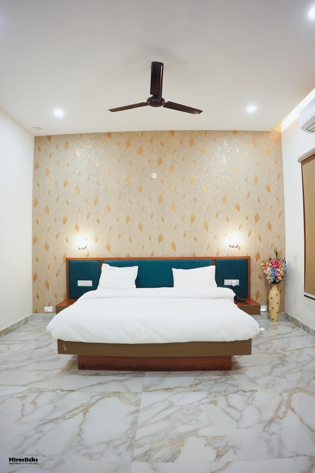 The Krati Resort & Convention Centre Bareilly Bagian luar foto